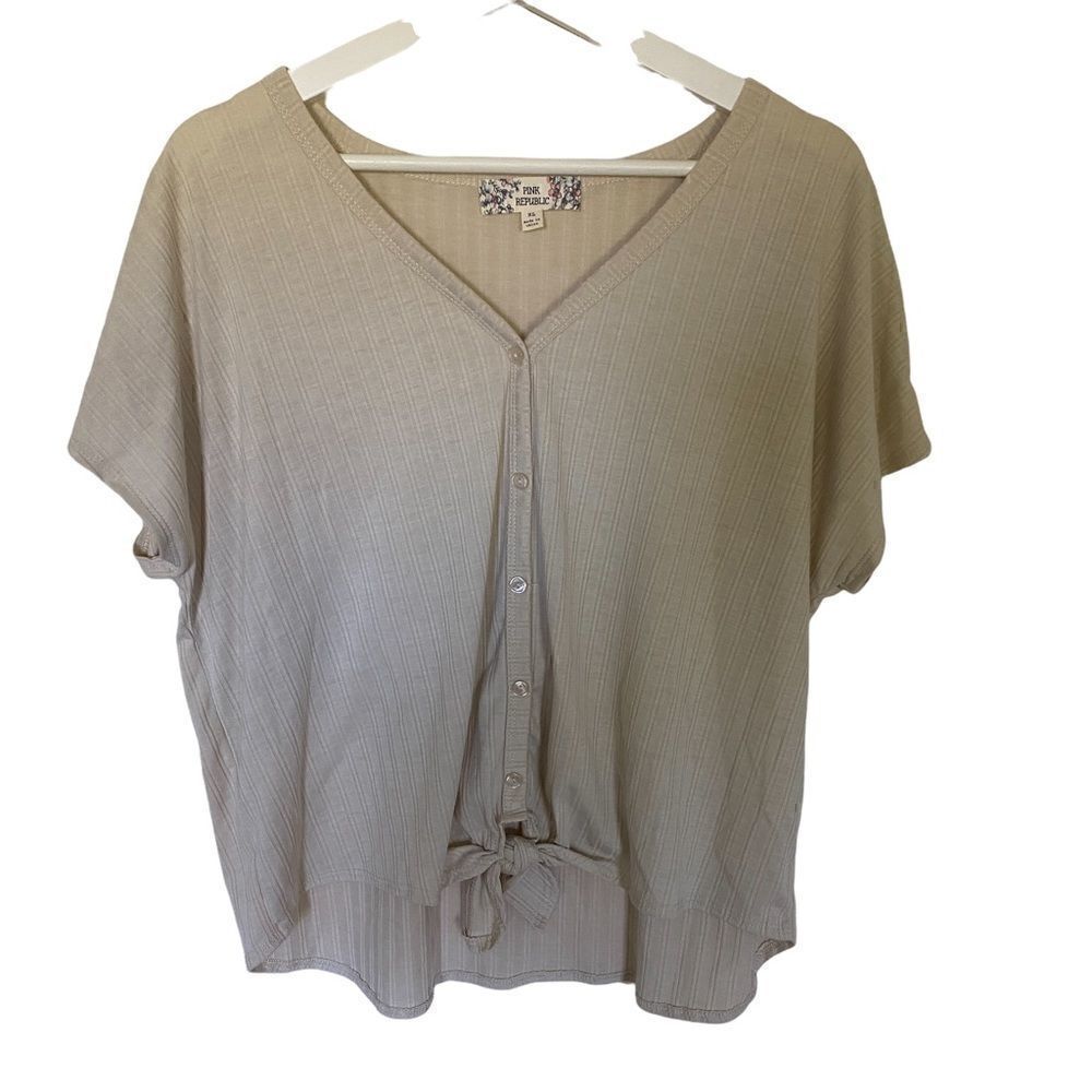 Pink Republic XL tie front v neck faux button front tan